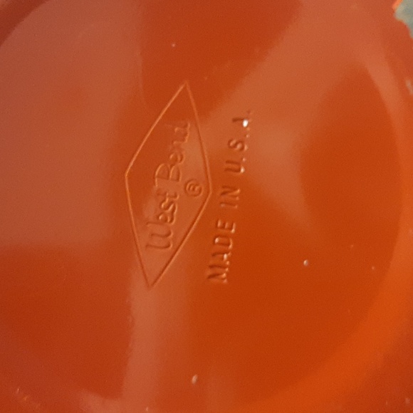 Vintage West Bend canisters with salt and pepper shakers - Picture 3 of 3